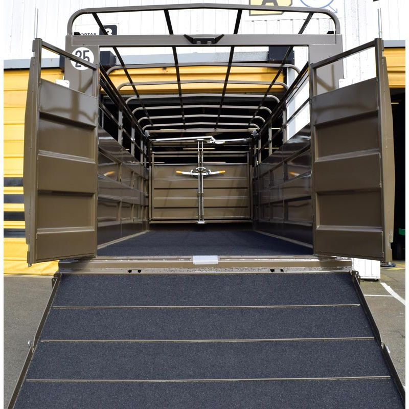 Bétaillère MERCURE 8,20 SPR - Freinage pneumatique - sans passage de roue - fond plat tôlé - Cosnet Agricole