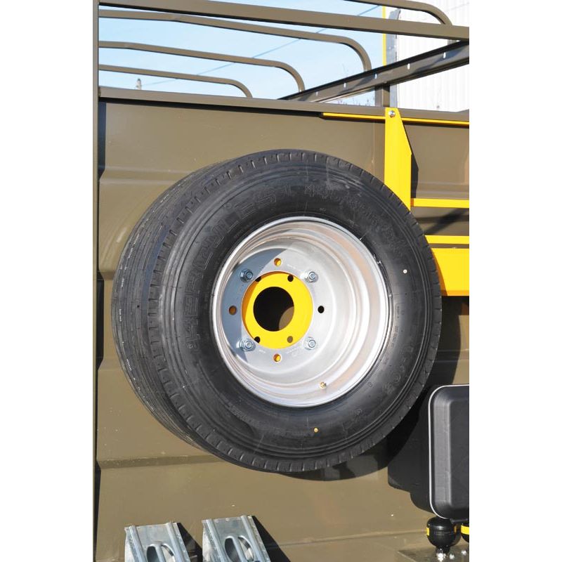 Support de roue de secours pour bétaillère et porte-engins - Cosnet Agricole Support de roue de secours pour bétaillère et porte-engins - Cosnet Agricole