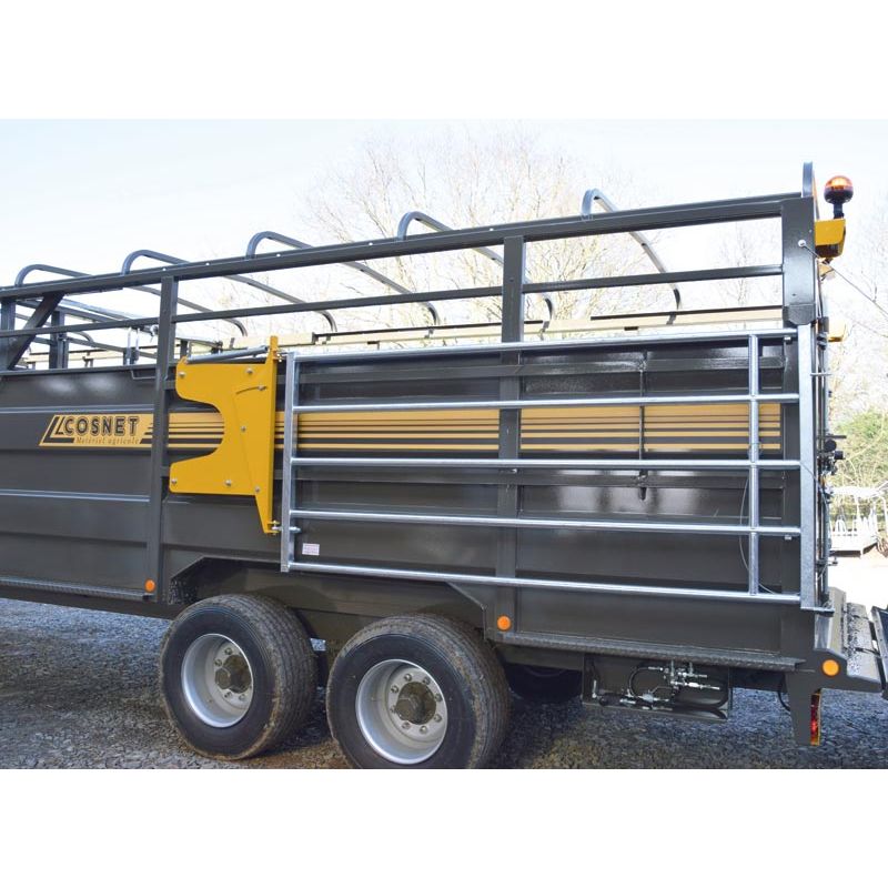 Barrières latérales extérieures PRO sur glissières pour bétaillère - Long. 4/5 m sans découpe passage de roue - Cosnet Agricole Barrières latérales extérieures PRO sur glissières pour bétaillère - Long. 4/5 m sans découpe passage de roue - Cosnet Agricole