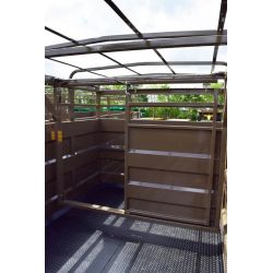 Cloison intérieure de bétaillère coulissante avec 1 porte sectionnelle - Cosnet Agricole Cloison intérieure de bétaillère coulissante avec 1 porte sectionnelle - Cosnet Agricole