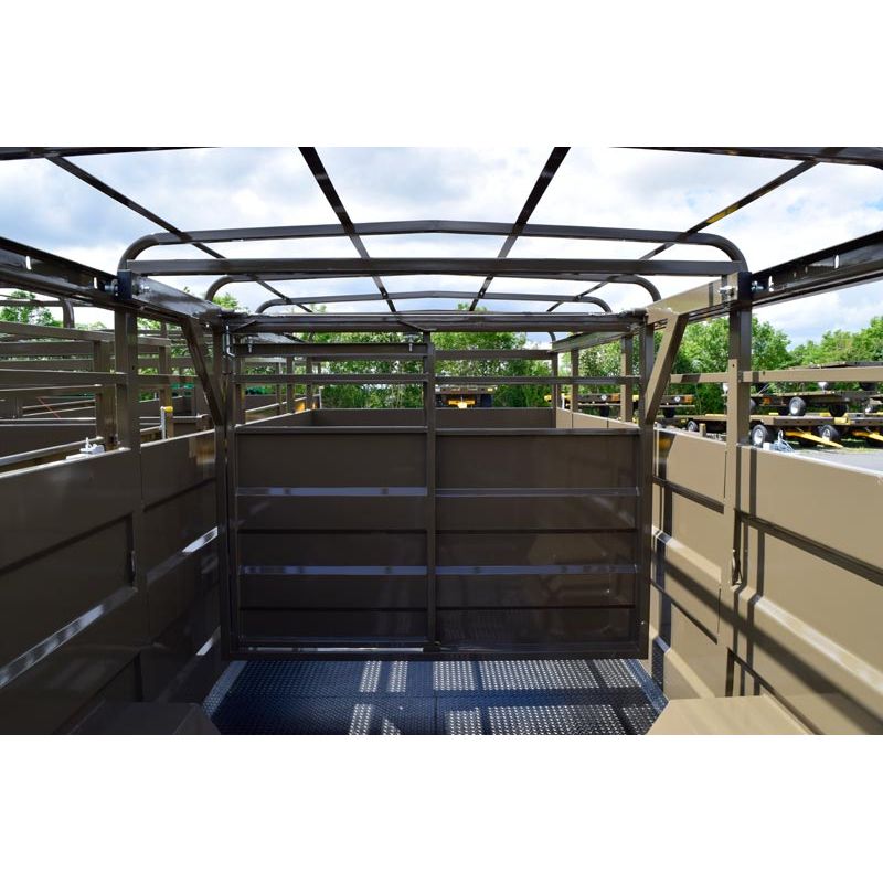 Cloison intérieure de bétaillère coulissante avec 1 porte sectionnelle - Cosnet Agricole Cloison intérieure de bétaillère coulissante avec 1 porte sectionnelle - Cosnet Agricole