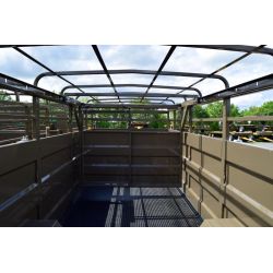 Cloison intérieure de bétaillère coulissante avec 1 porte sectionnelle - Cosnet Agricole Cloison intérieure de bétaillère coulissante avec 1 porte sectionnelle - Cosnet Agricole