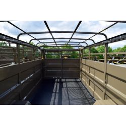 Cloison intérieure de bétaillère coulissante avec 1 porte sectionnelle - Cosnet Agricole Cloison intérieure de bétaillère coulissante avec 1 porte sectionnelle - Cosnet Agricole