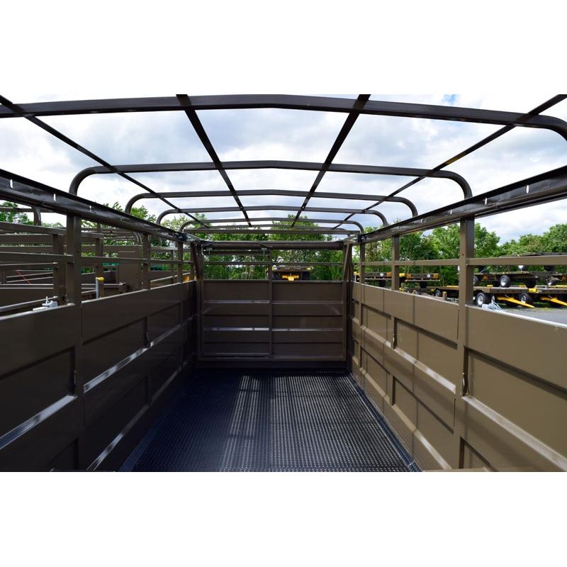 Cloison intérieure de bétaillère coulissante avec 1 porte sectionnelle - Cosnet Agricole Cloison intérieure de bétaillère coulissante avec 1 porte sectionnelle - Cosnet Agricole