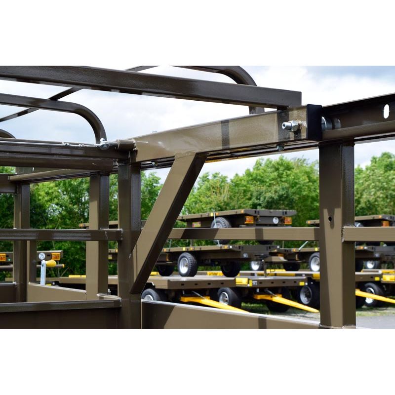 Cloison intérieure de bétaillère coulissante avec 1 porte sectionnelle - Cosnet Agricole Cloison intérieure de bétaillère coulissante avec 1 porte sectionnelle - Cosnet Agricole