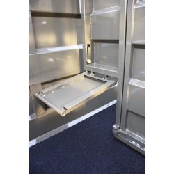 Cloison intérieure de bétaillère coulissante avec 2 portes battantes et volets passage de roue - Cosnet Agricole