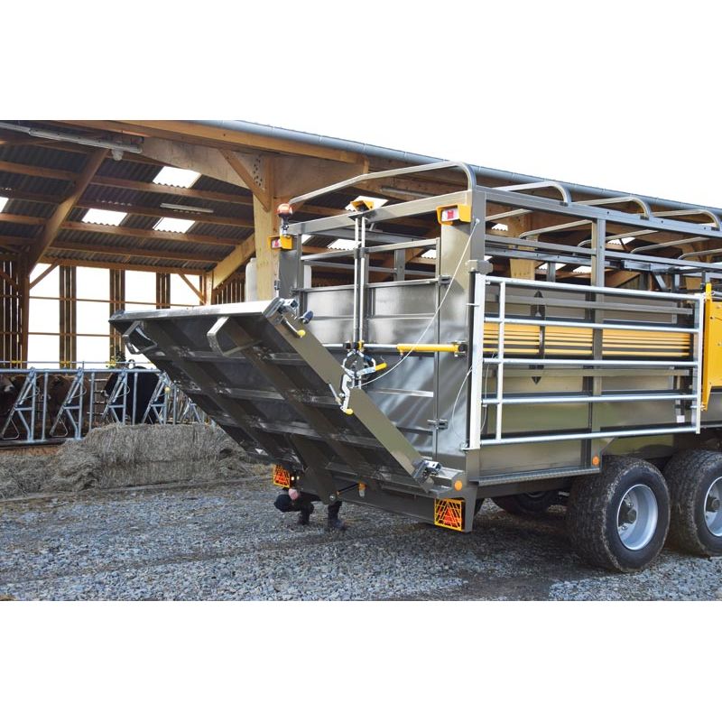 Bétaillère MERCURE 8,20 - avec passage de roue - fond résine - Cosnet Agricole Bétaillère MERCURE 8,20 - avec passage de roue - fond résine - Cosnet Agricole