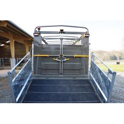 Bétaillère MERCURE 8,20 - avec passage de roue - fond résine - Cosnet Agricole Bétaillère MERCURE 8,20 - avec passage de roue - fond résine - Cosnet Agricole