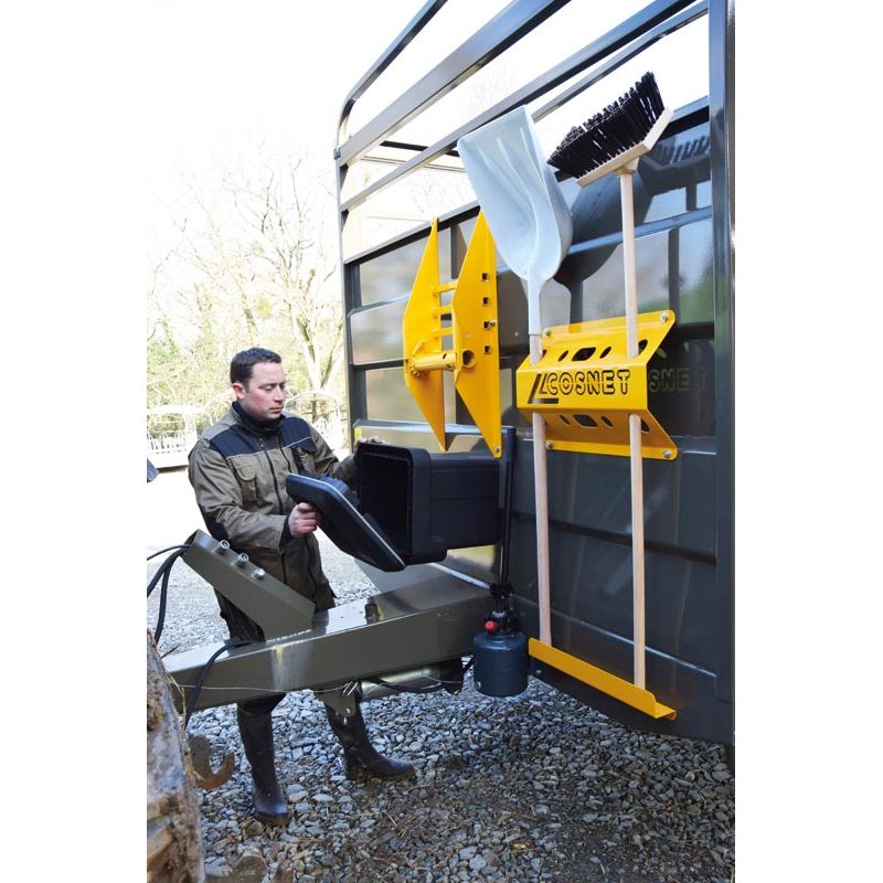 Bétaillère MERCURE 9,50 - avec passage de roue - fond résine - Cosnet Agricole Bétaillère MERCURE 9,50 - avec passage de roue - fond résine - Cosnet Agricole