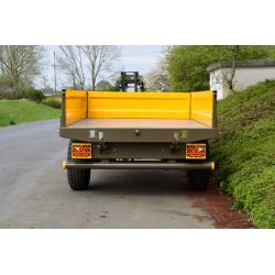 Benne à ridelles CERES 5.0 - Freinage Hydraulique - Pneu 11,5/65 - Cosnet Agricole Benne à ridelles CERES 5.0 - Freinage Hydraulique - Pneu 11,5/65 - Cosnet Agricole