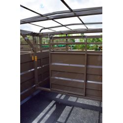 Cloison intérieure de bétaillère coulissante avec 1 porte sectionnelle - Cosnet Agricole