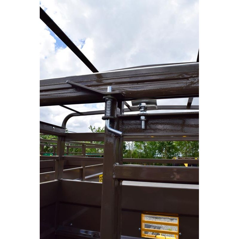 Cloison intérieure de bétaillère coulissante avec 1 porte sectionnelle - Cosnet Agricole